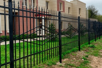 Сварные заборы с забивными столбами  15 метров фото цена за метр