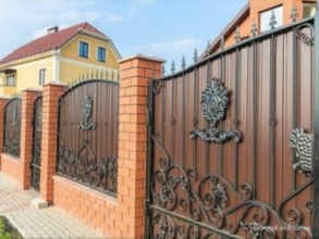 Кирпичный забор с ковкой  150 метров фото в Заволжье