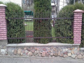 Сварные заборы с кирпичными столбами 80 метров фото в Заволжье