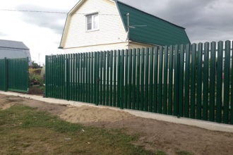 Забор из евроштакетника на ленточном фундаменте 70 метров фото в Заволжье