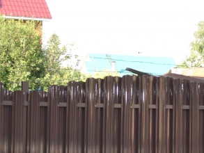 Забор из евроштакетника на ленточном фундаменте 10 метров фото в Заволжье